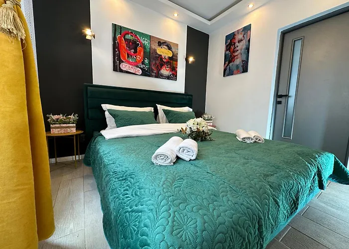 Smarald - Premium In Location & Parking *