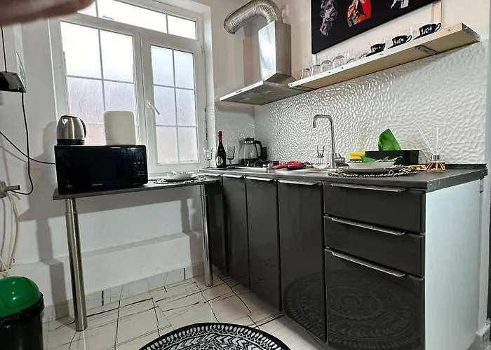 Smarald - Premium In Location & Parking