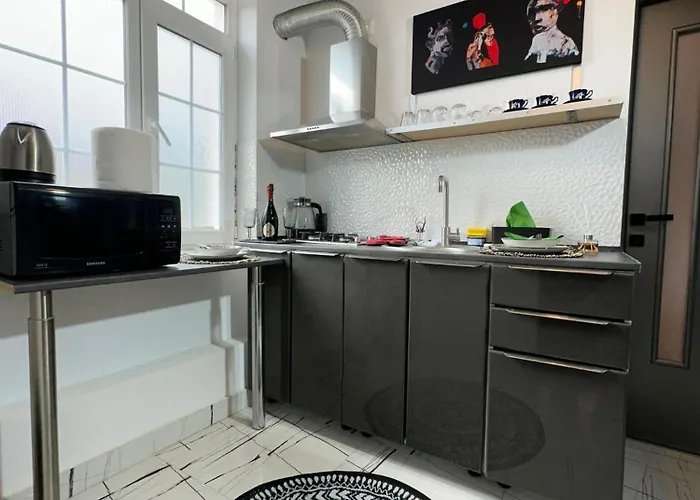 Smarald - Premium In Location & Parking *